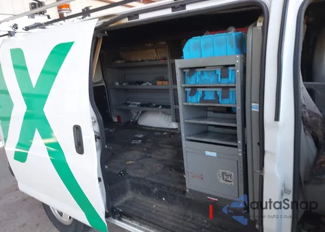 2018 Chevrolet Express 2500 Work Van z USA, uszkodzony, nr VIN 1GCWGAFP0J1312380